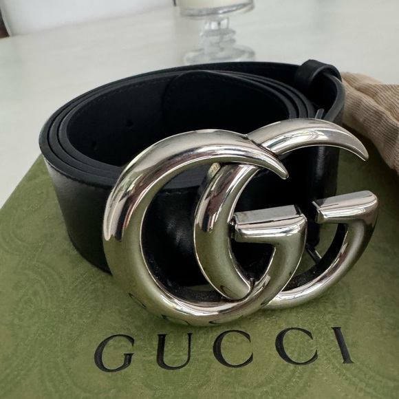 Gucci Black Leather Belt with Silver GG Buckle - Picture 1 of 4